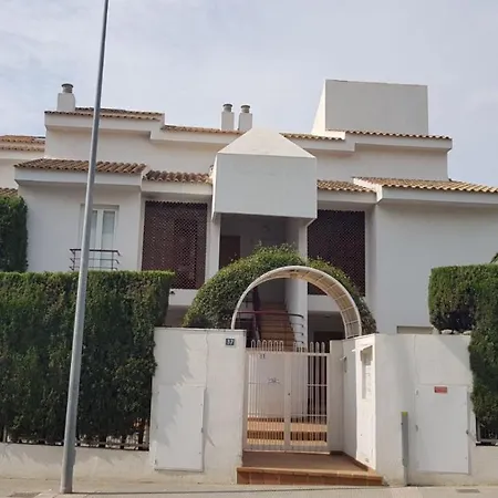 Bonito Con Inmensa Terraza Y Piscina Daire