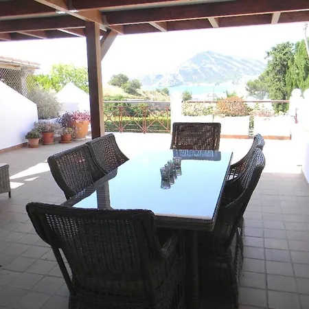 Bonito Con Inmensa Terraza Y Piscina